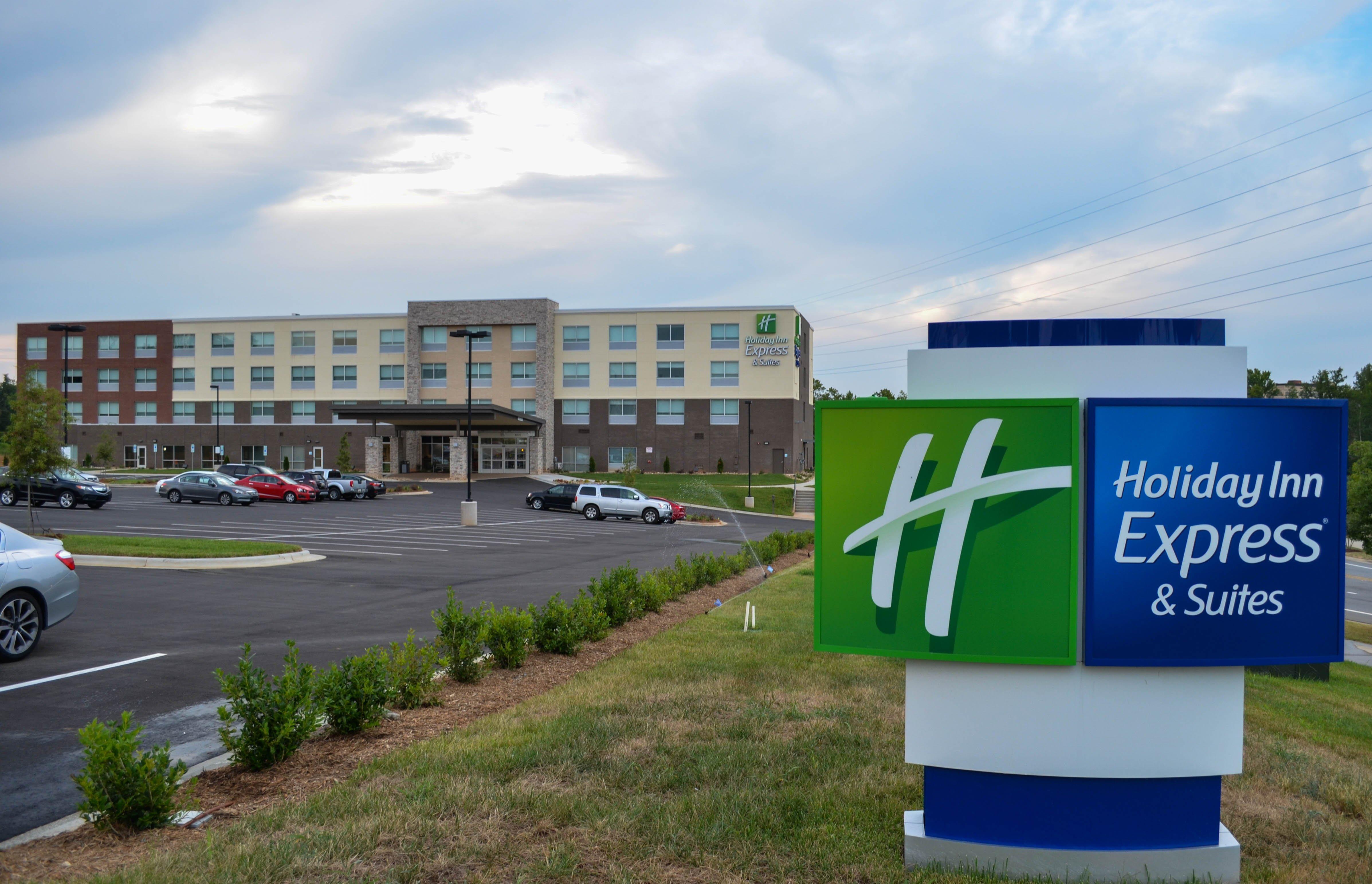 Holiday Inn Express & Suites Raleigh Airport - Brier Creek, An Ihg Hotel Exterior photo